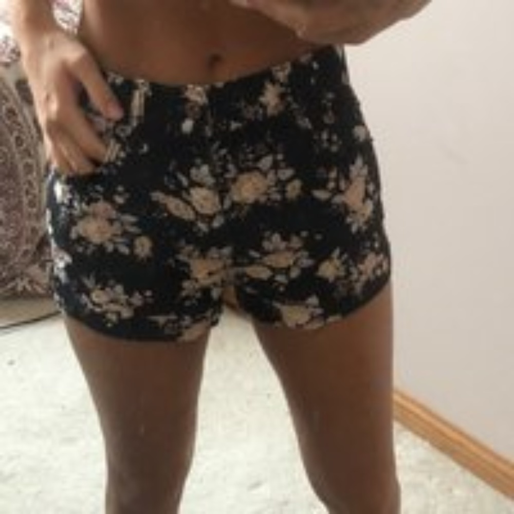 💗4 FOR 20💗 black floral denim shorts